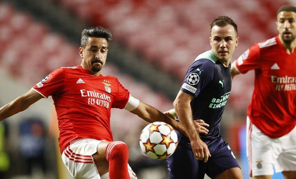 牌桌上的每 牌桌上的每